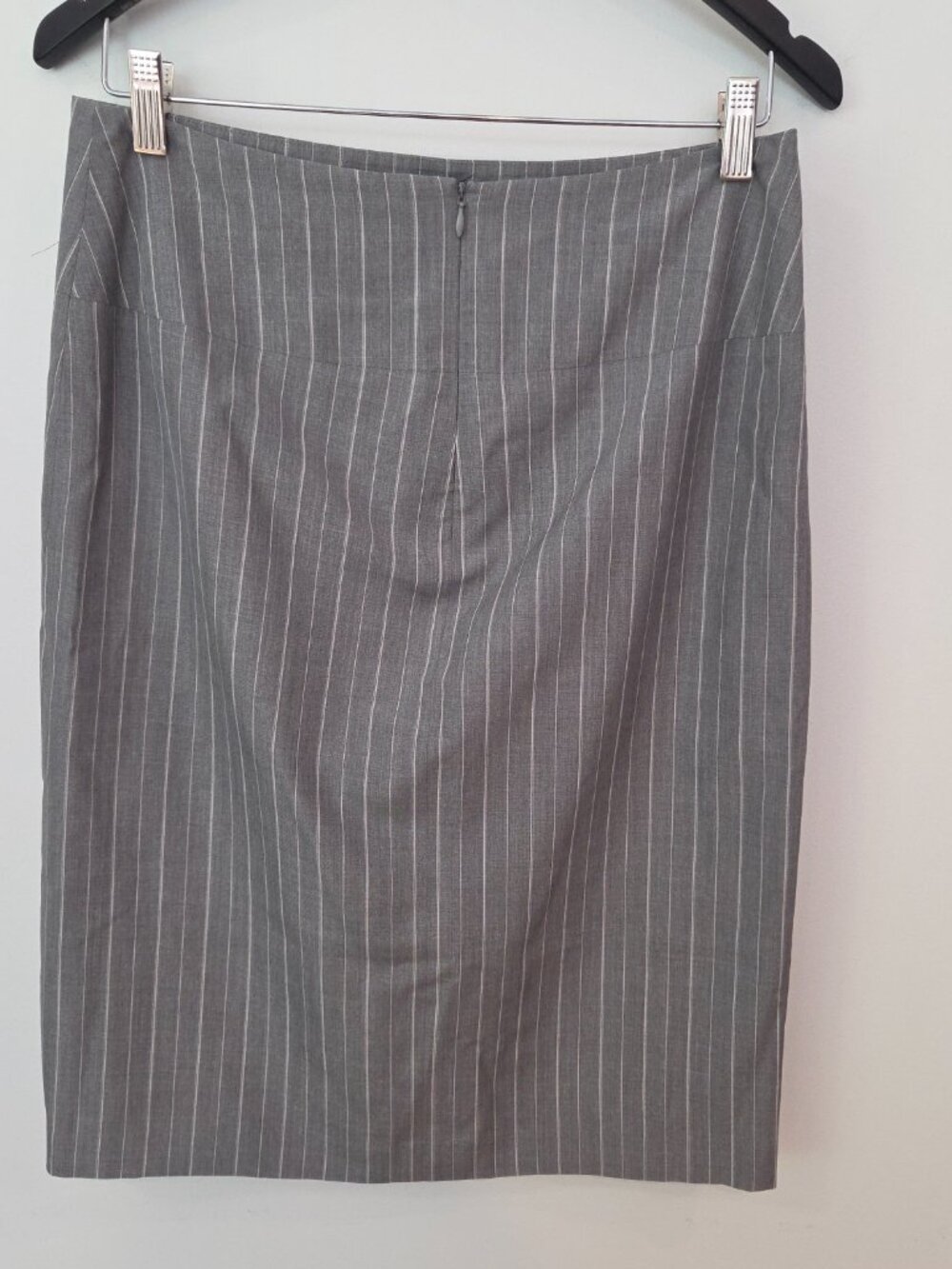 Banana Republic Silk Gray Pinstripe Skirt Size 6 - Picture 2 of 6